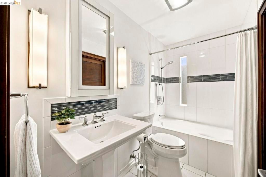 Image 30 of property listing at 1897 Ascot DR, Moraga, CA 94556