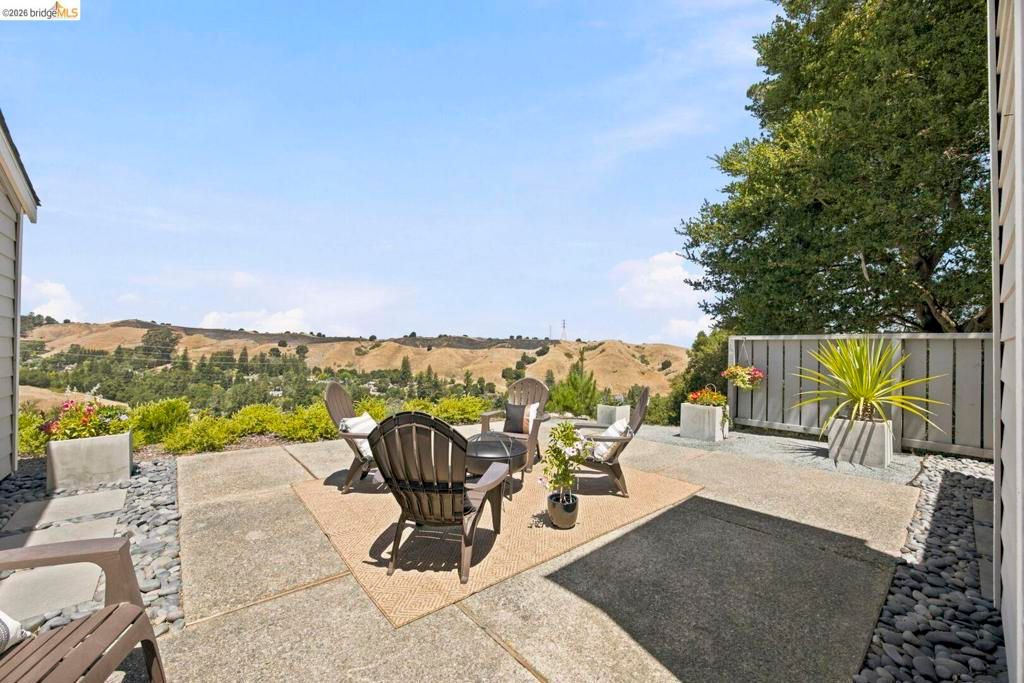 Image 35 of property listing at 1897 Ascot DR, Moraga, CA 94556