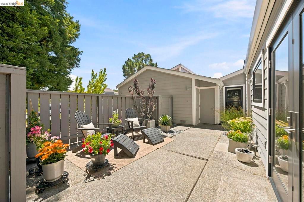 Image 38 of property listing at 1897 Ascot DR, Moraga, CA 94556