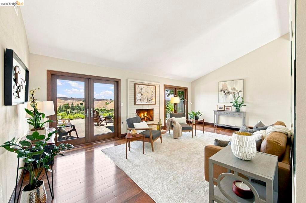 Image 4 of property listing at 1897 Ascot DR, Moraga, CA 94556