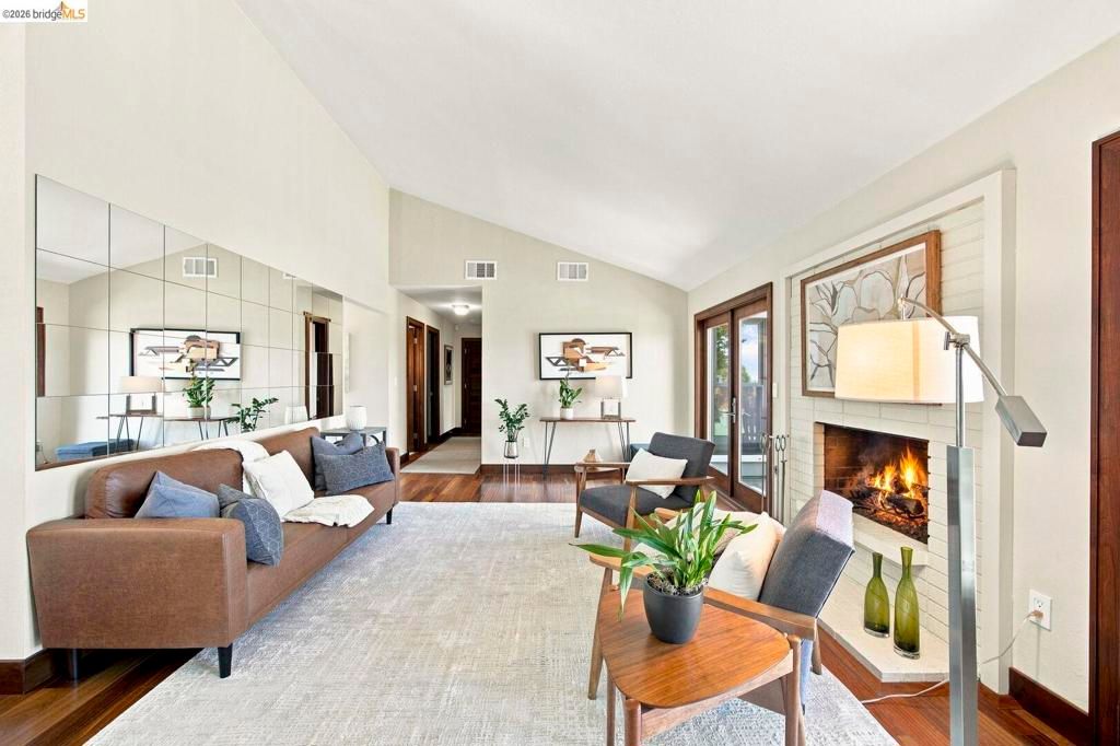 Image 7 of property listing at 1897 Ascot DR, Moraga, CA 94556