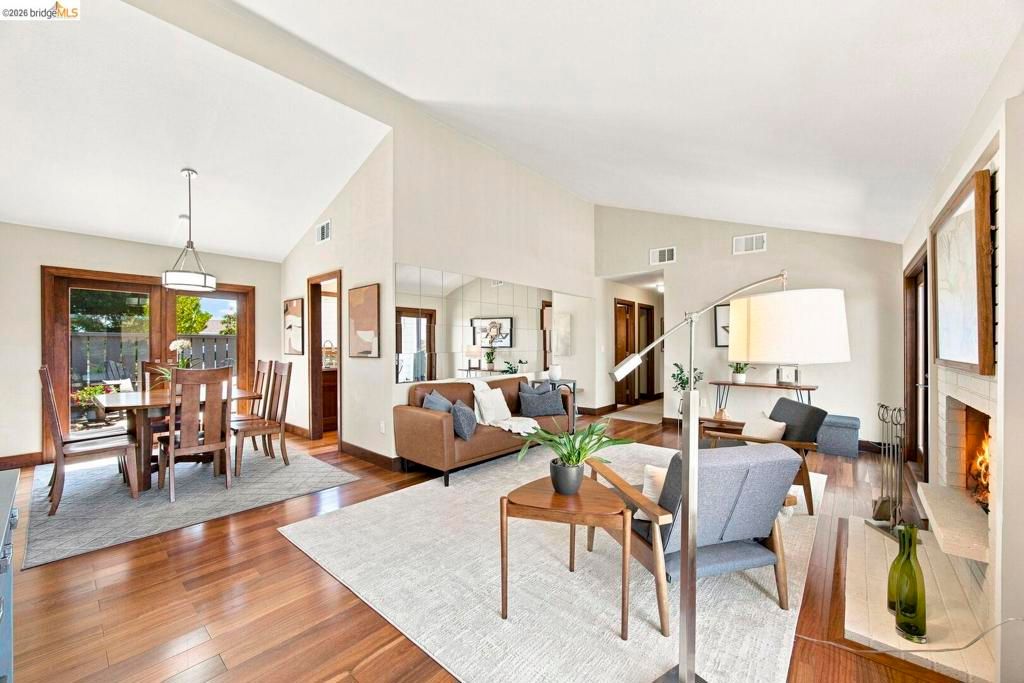 Image 9 of property listing at 1897 Ascot DR, Moraga, CA 94556
