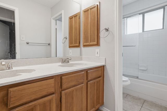 4364 Bentley Drive, Grand Prairie, TX 75052