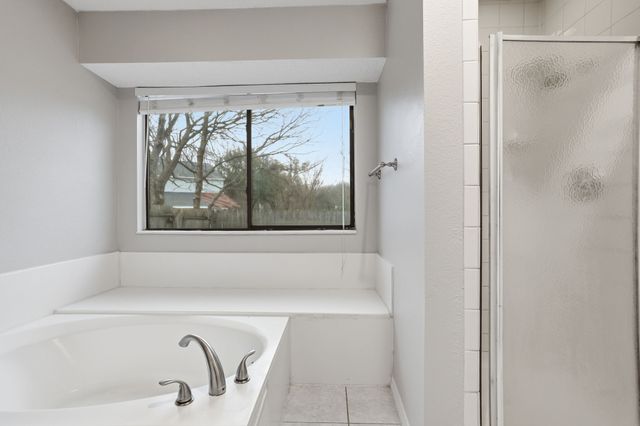 4364 Bentley Drive, Grand Prairie, TX 75052