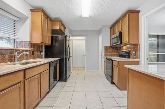 4364 Bentley Drive, Grand Prairie, TX 75052