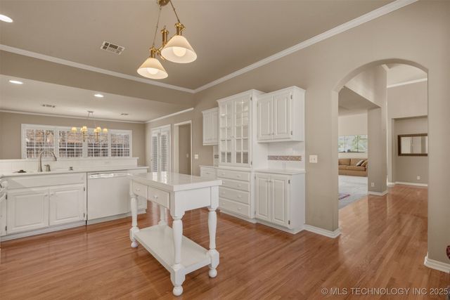 9559 S College Court, Tulsa, OK 74137