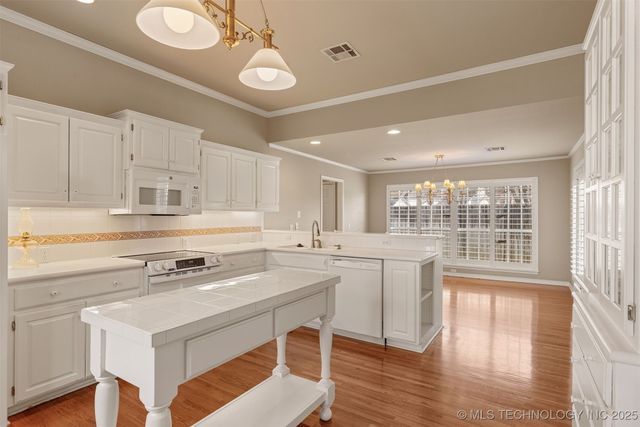 9559 S College Court, Tulsa, OK 74137