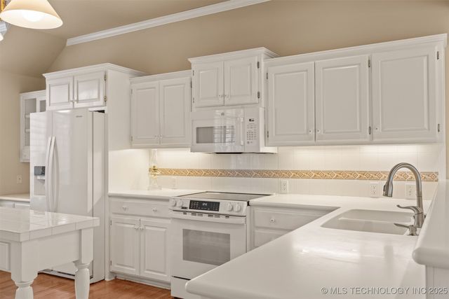 9559 S College Court, Tulsa, OK 74137