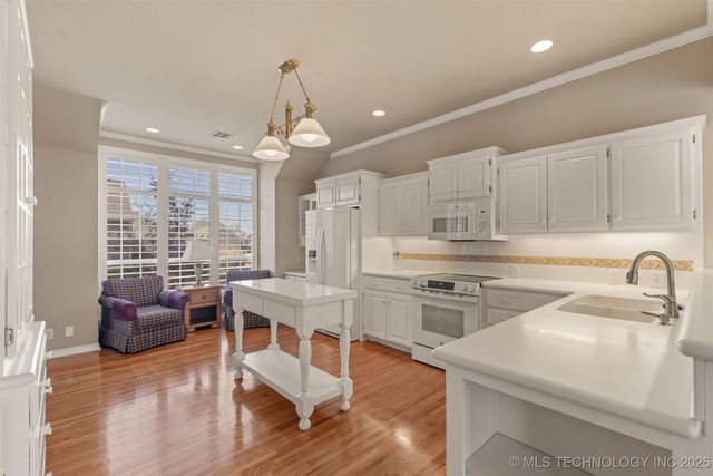 9559 S College Court, Tulsa, OK 74137