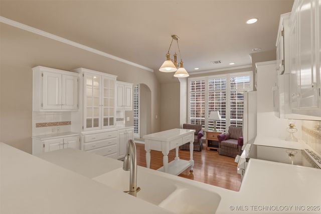 9559 S College Court, Tulsa, OK 74137