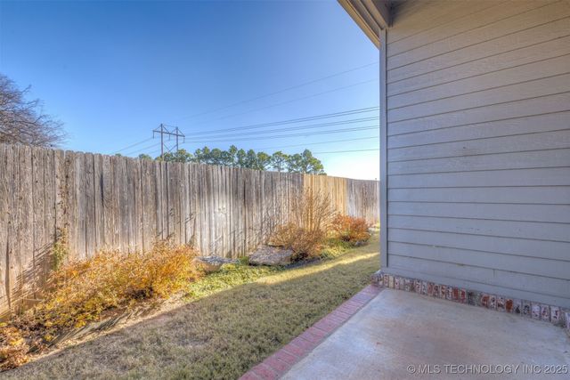 9559 S College Court, Tulsa, OK 74137