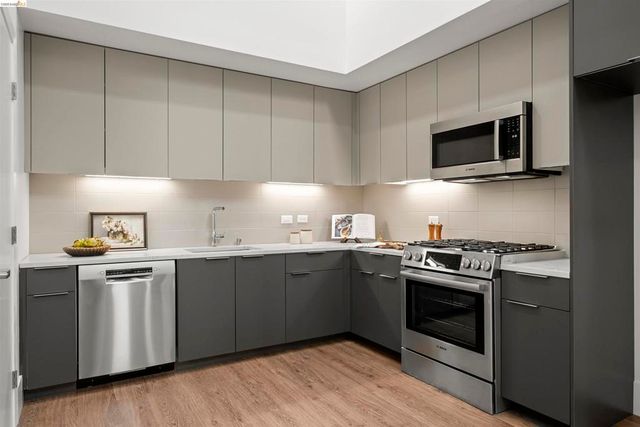 1545 32nd Street 103, Oakland, CA 94608