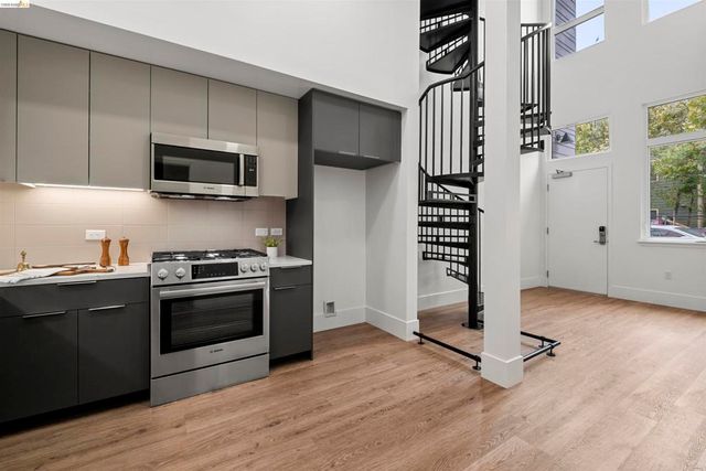 1545 32nd Street 103, Oakland, CA 94608