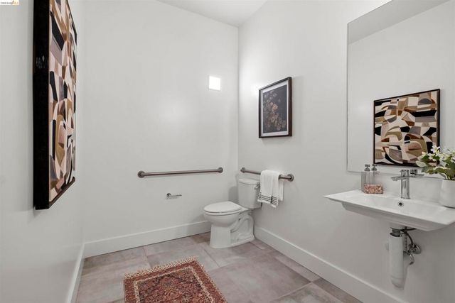 1545 32nd Street 103, Oakland, CA 94608