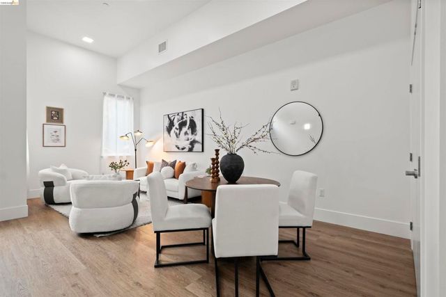 1545 32nd Street 103, Oakland, CA 94608