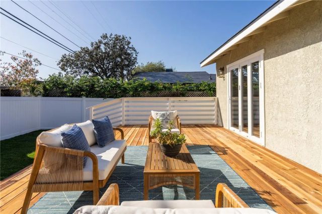 5754 W 74th St, Los Angeles, CA 90045