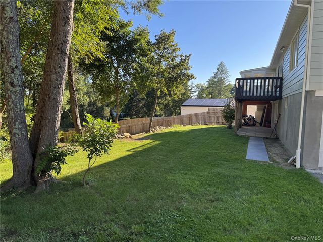 18 Robin Hill Drive, Poughkeepsie, NY 12603