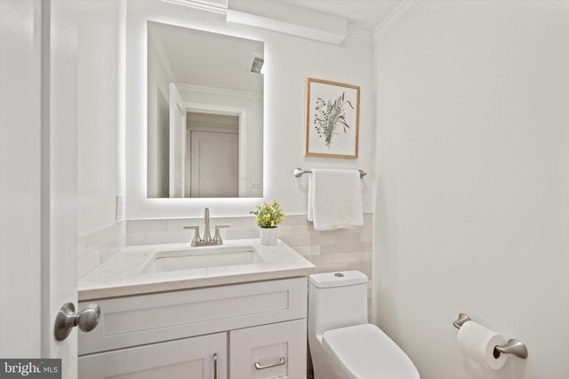 9329 BENTRIDGE AVE, Potomac, MD 20854