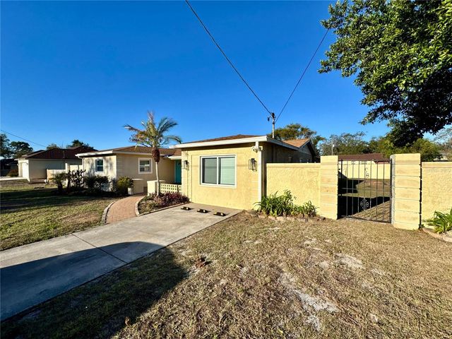 9812 N OKLAWAHA AVENUE, Tampa, FL 33617