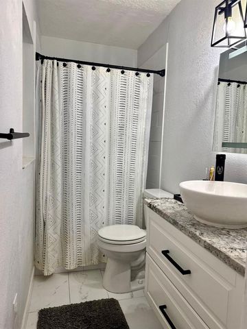 9812 N OKLAWAHA AVENUE, Tampa, FL 33617