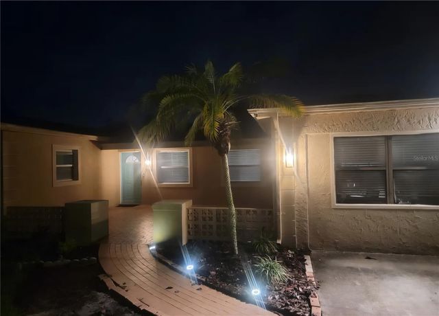 9812 N OKLAWAHA AVENUE, Tampa, FL 33617