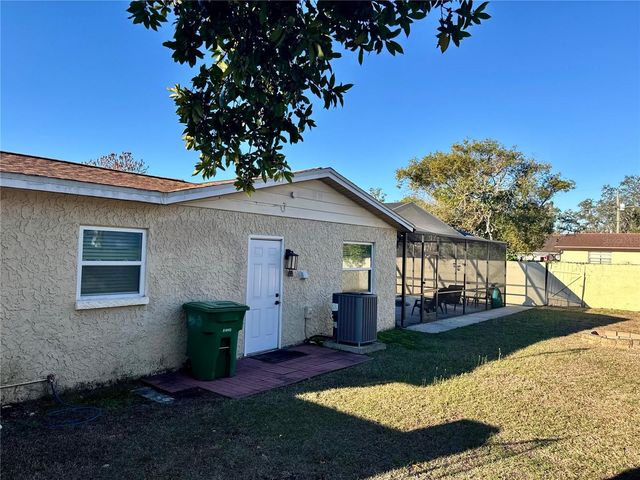 9812 N OKLAWAHA AVENUE, Tampa, FL 33617