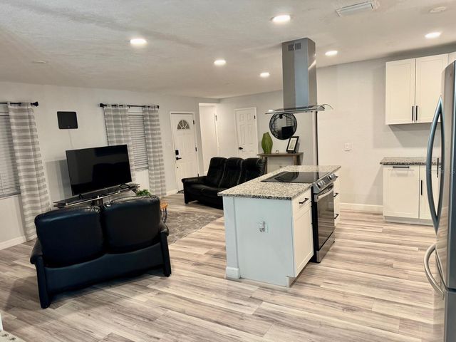 9812 N OKLAWAHA AVENUE, Tampa, FL 33617