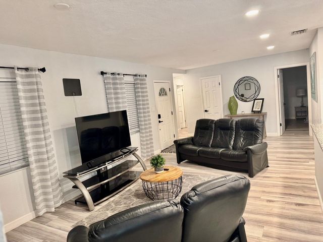 9812 N OKLAWAHA AVENUE, Tampa, FL 33617