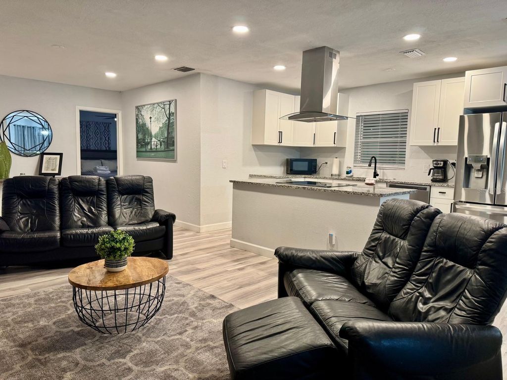 Image 13 of property listing at 9812 N OKLAWAHA AVENUE, Tampa, FL 33617