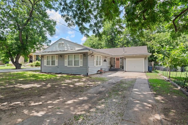 414 W Doyle Street, Granbury, TX 76048