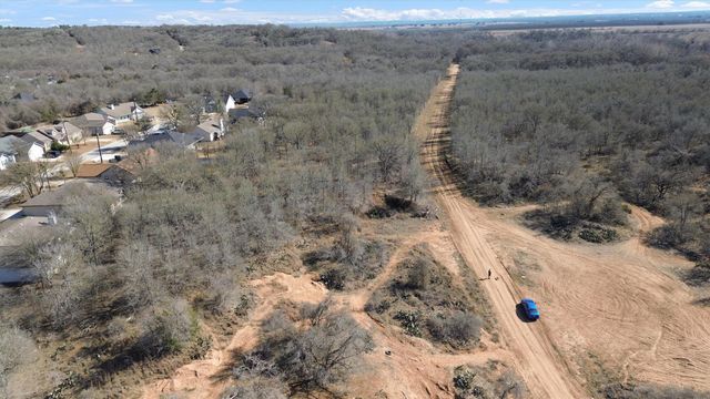 316 Kahana LN, Bastrop, TX 78602