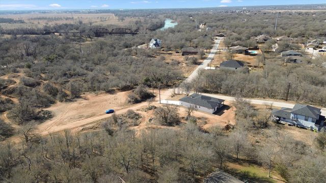 316 Kahana LN, Bastrop, TX 78602