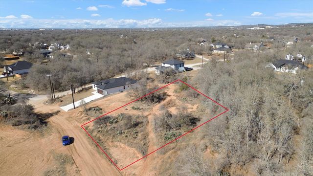 316 Kahana LN, Bastrop, TX 78602