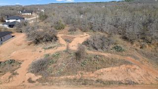 316 Kahana LN, Bastrop, TX 78602