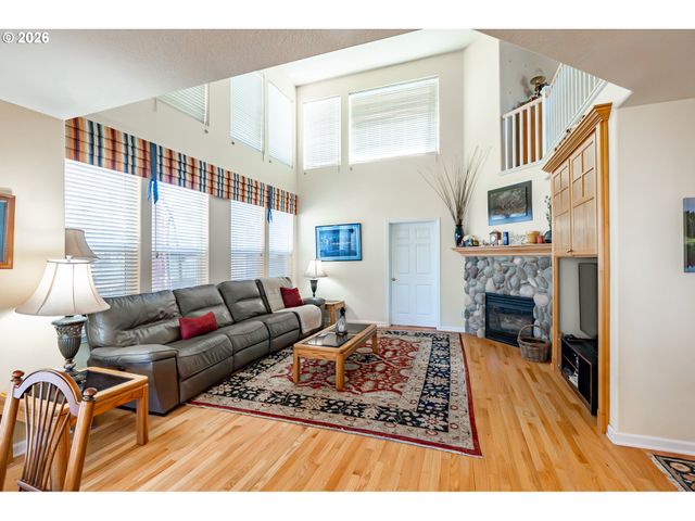 1037 Ne CREEKSEDGE Dr, Hillsboro, OR 97124