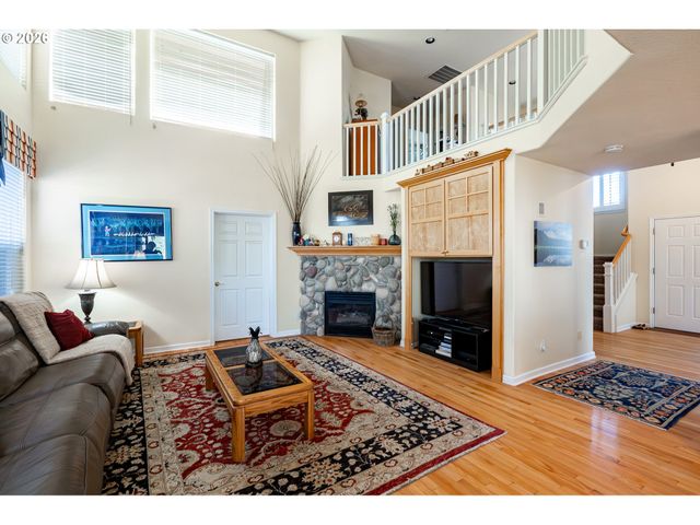 1037 Ne CREEKSEDGE Dr, Hillsboro, OR 97124