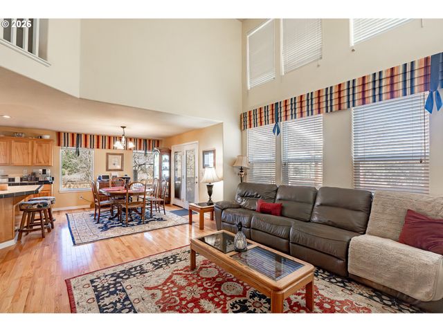 1037 Ne CREEKSEDGE Dr, Hillsboro, OR 97124