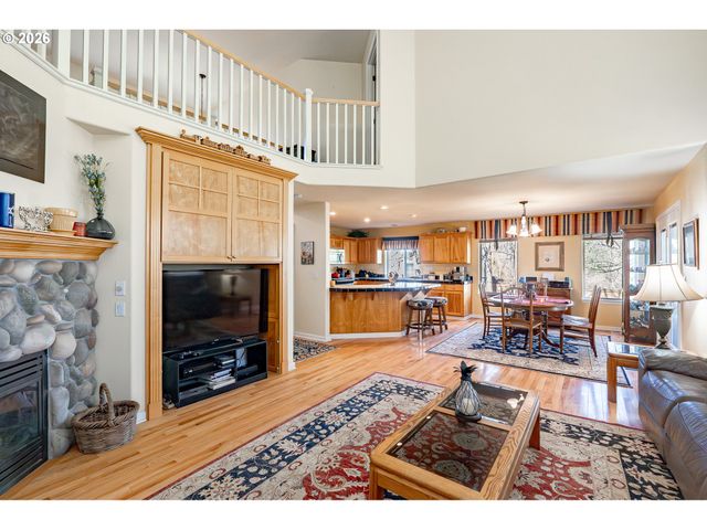 1037 Ne CREEKSEDGE Dr, Hillsboro, OR 97124