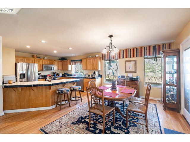 1037 Ne CREEKSEDGE Dr, Hillsboro, OR 97124