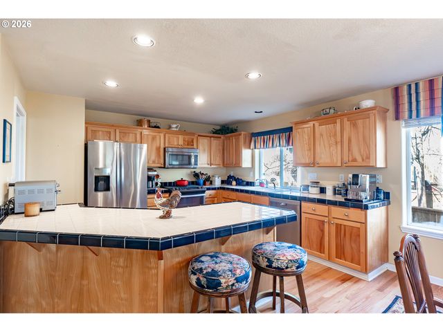 1037 Ne CREEKSEDGE Dr, Hillsboro, OR 97124