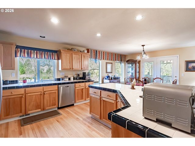 1037 Ne CREEKSEDGE Dr, Hillsboro, OR 97124