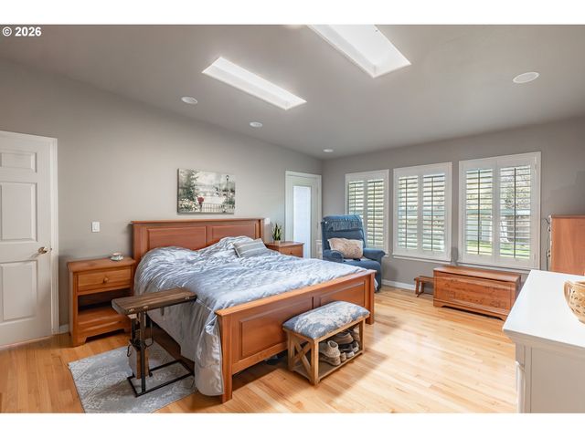 1037 Ne CREEKSEDGE Dr, Hillsboro, OR 97124