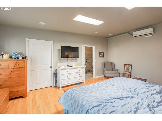 1037 Ne CREEKSEDGE Dr, Hillsboro, OR 97124