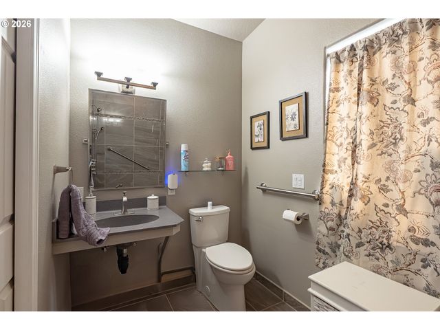 1037 Ne CREEKSEDGE Dr, Hillsboro, OR 97124