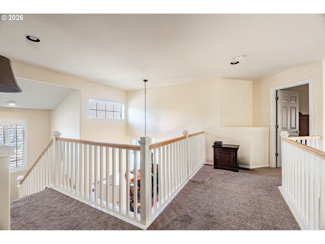 1037 Ne CREEKSEDGE Dr, Hillsboro, OR 97124