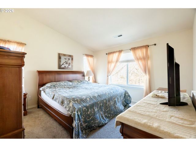 1037 Ne CREEKSEDGE Dr, Hillsboro, OR 97124