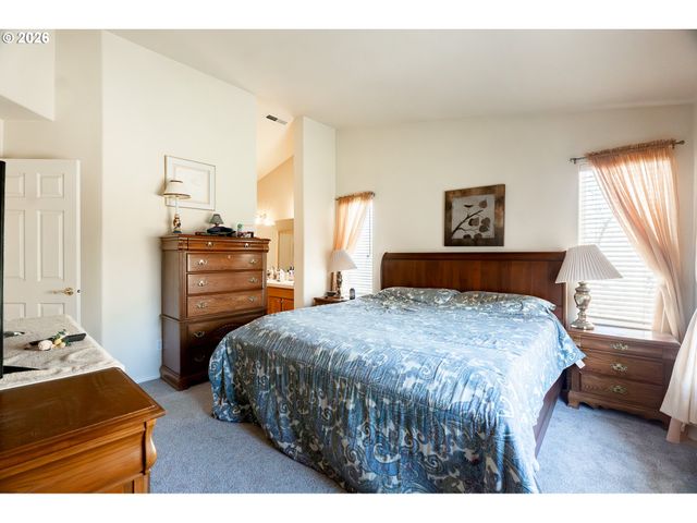 1037 Ne CREEKSEDGE Dr, Hillsboro, OR 97124