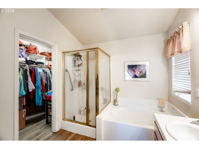 1037 Ne CREEKSEDGE Dr, Hillsboro, OR 97124