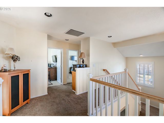 1037 Ne CREEKSEDGE Dr, Hillsboro, OR 97124