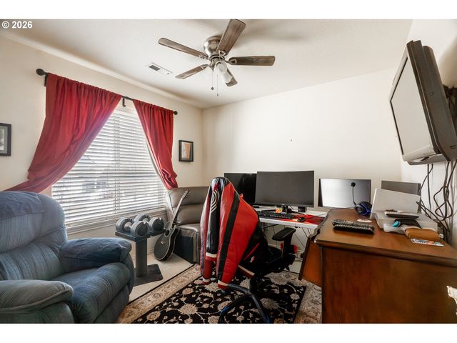 1037 Ne CREEKSEDGE Dr, Hillsboro, OR 97124